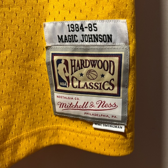 Men's Mitchell & Ness Magic Johnson Gold Los Angeles Lakers 1984/85 - Picture 2 of 3